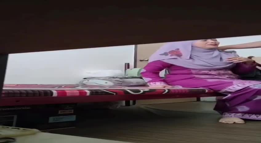 Bibi pembantu balik dari mudik langsung melepas rindu dengan anak majika.mp4