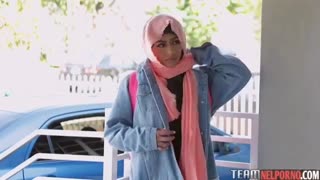 1 Sub_indo_Gadis_tetangga_bercinta_dengan_orang_Eropa_saat_pulang_sekolah