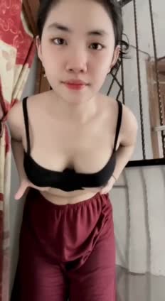 DI TERAS RUMAH AKU MASTRUBASI.mp4