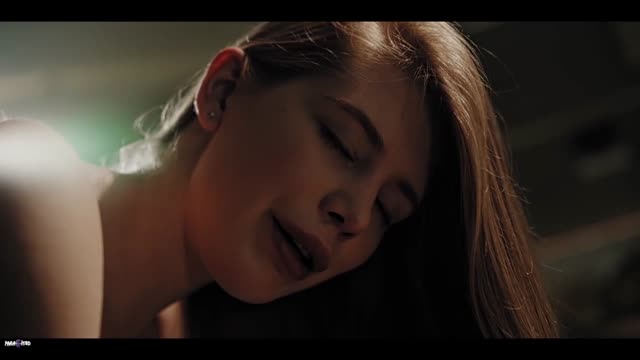 Mind_Controlling_alien_Parasites_vs_Hot_Chicks.mp4