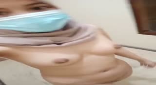 Anita Azizah Jilbab Eksib Bugil Depan Kost - RuangBokep.mp4