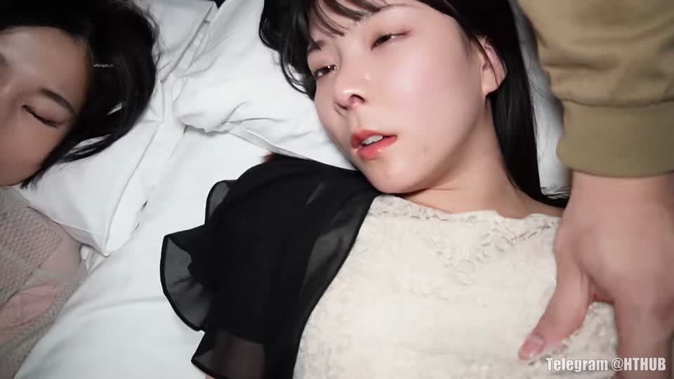 ewe Ibu sm kakak lg tidur pulas.mp4