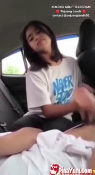 ✓ Minta di sepong sama adik  di mobil