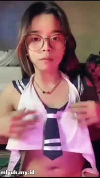 Manda Gadis Karaoke Ditiduran Pacar Baru.mp4