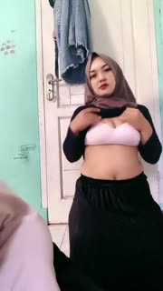 Mama Muda Pamer di Live Bareng Bestie.mp4