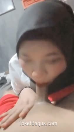 jWGnLFjc5-Kakak_jilbab_sepongin_kontol_adik_crot_dimulut.mp4