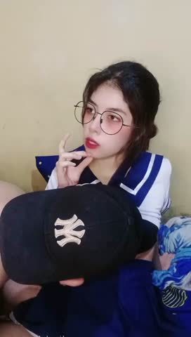 Suami Nafsu Lihat Istri Cosplay SMA.mp4