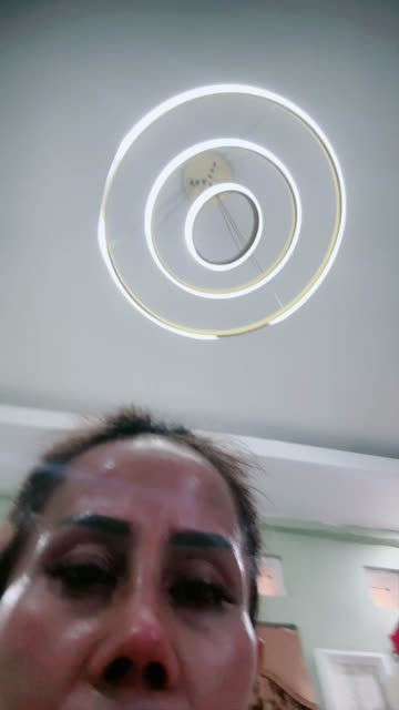 Tante udah gak kuatt banget nihh. Buruu balik dong decc