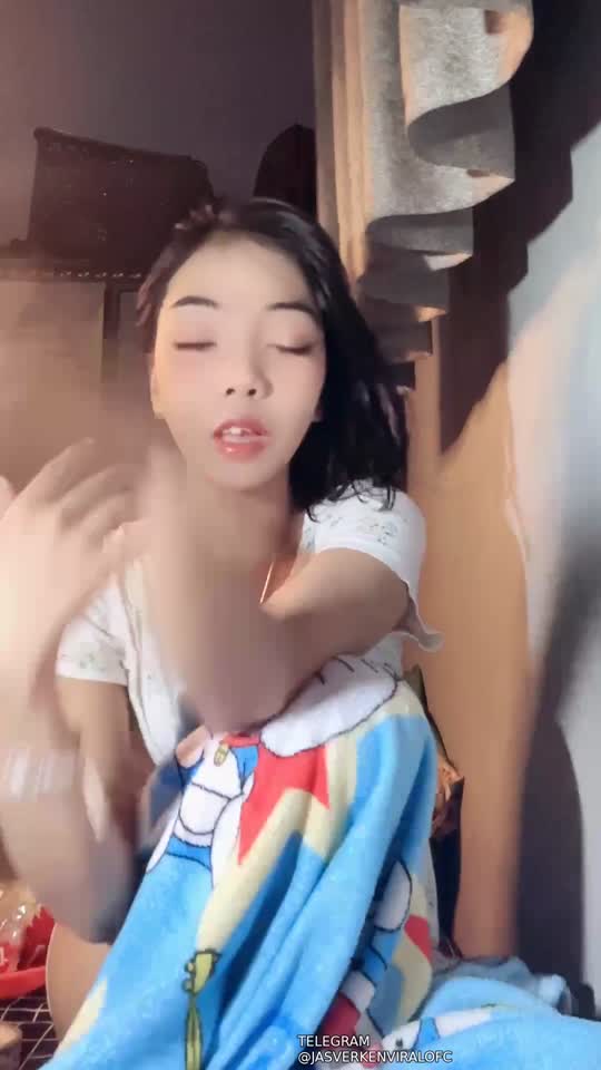 Dede Alice HOT51 Live Update 02 - Telegram @jasverkenviralofc - Bokep Indo Viral.mp4