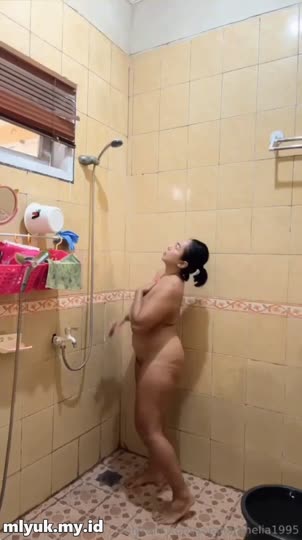 STW Tobrut Montok Mandi Sarah Ardelia.mp4