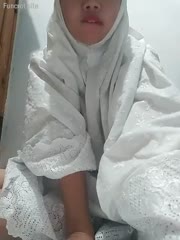 pakek_mukena_pamer_susu_Tele@hematkawan10.mp4.mp4