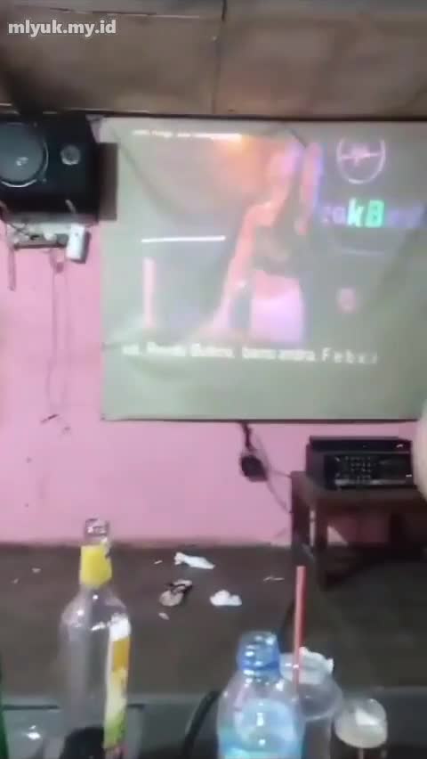 LC Mabok Digarap Di Room Karaoke - Kimcilonly.mp4