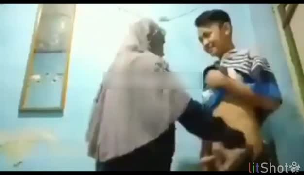Jilbab Nyepong Crot Wajah Lanjut Hisap