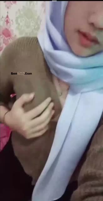 Ukhti jilbab imut nenen masih lancip mmk blm ada bulu - PoopHD.mp4
