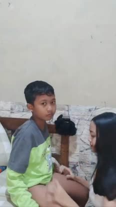Kakak ajarin adek