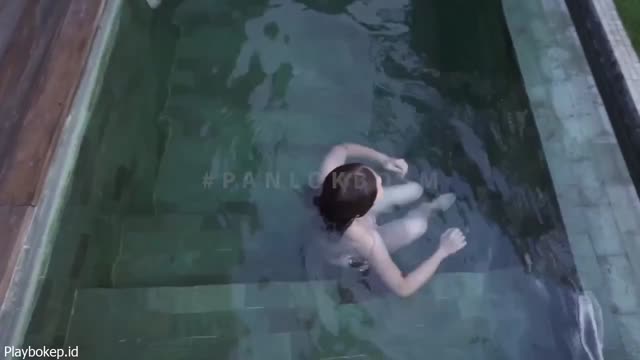 Watch Ngentot Kolam Renang Vila [4zxt].mp4