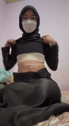 Bokep_tudung_malay_kacamata_ukhti_Hanyyyssa_colmek_pakai_lipstik_dikamar_Jilboob.com.mp4