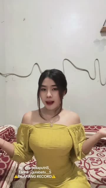 Amelia Putri TikTok Exclusive - Join Tele @lupabelum (53).mp4
