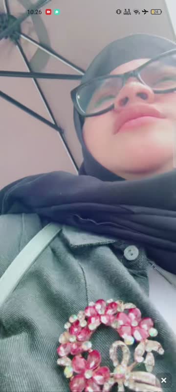 Jilbab hachi eksib di depan ruko di liatin tukang nenen jumbo viral mp4