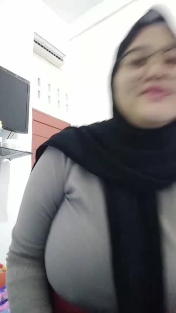 Acha pake hijab mantaap
