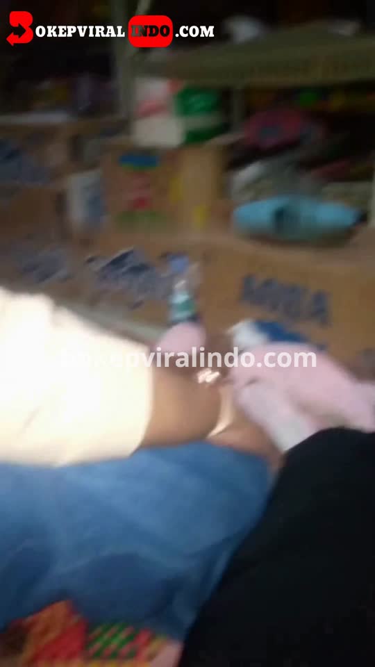 Bos & Karyawan Jilbab Di Warung