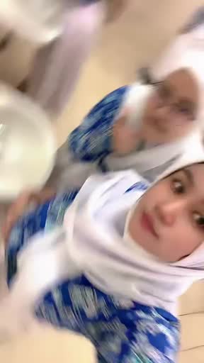 dilaaaaaa???? (@itsbbydila) sedang LIVE   TikTok 2022-10-06 12 58 (1)