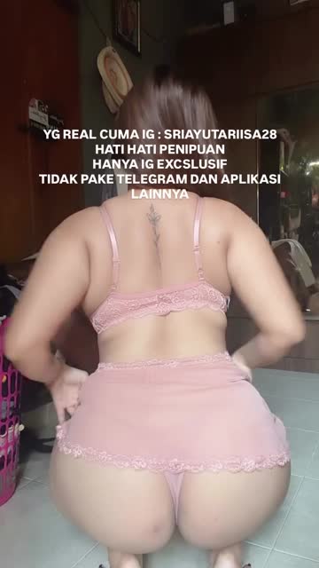 Sri Ayu Tarisa Exclusive June 26 - Join Tele @lupabelum (37).mp4