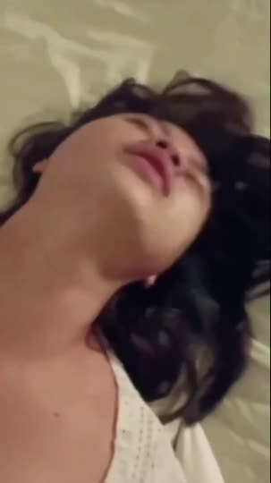 Nonton Video Maharani Digilir Sama Teman2 Nongkrongnya Indo AV.mp4