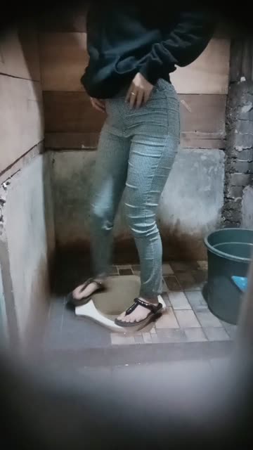 Ngintip toilet cafe bambu 03