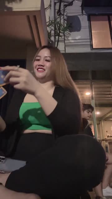 Sherly_Challenge_Nyepil_Toket_+_Plintir_pentil_di_Cafe_sambil_maen_kartu._Hampir_ketauan.mp4