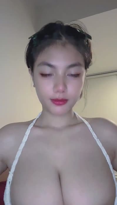 Host Dinda Tobrut - Bikini hitam hot spill TT.mp4