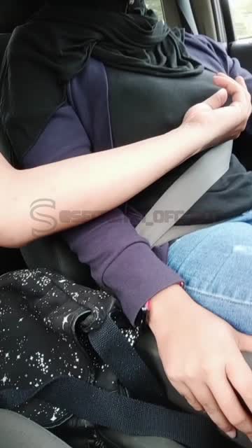 HIJAB DI MOBIL (3).mp4