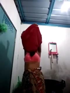 Akak MILF nak mandi yeee.mp4