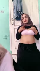 EPORNER.COM - [NQq6tmeJaWU] Tante Jilbab Cantik live Bar bar (480).mp4