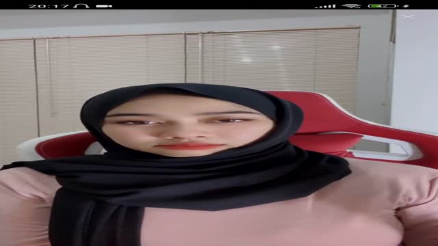 Kakak bibir merah menggoda kontol.mp4