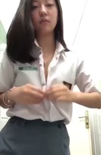 Abg Bugil Dikamar Mandi Masih Pake Seragam Sekolah 2 (1)