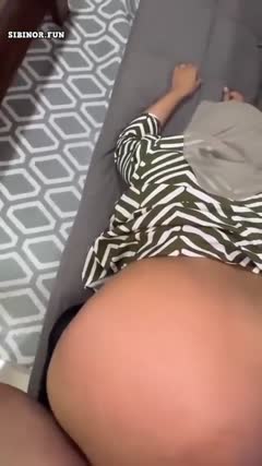 Genjot ibu Jilbab Bokong Gede di Sofa Bikin Candu.mp4.mp4