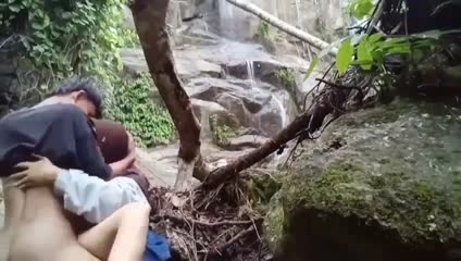Bokep SMP mesum ngentot di wisata air terjun - vidxlr.top