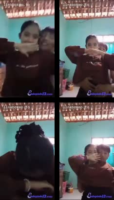 Kakak adik ewe di dapur 