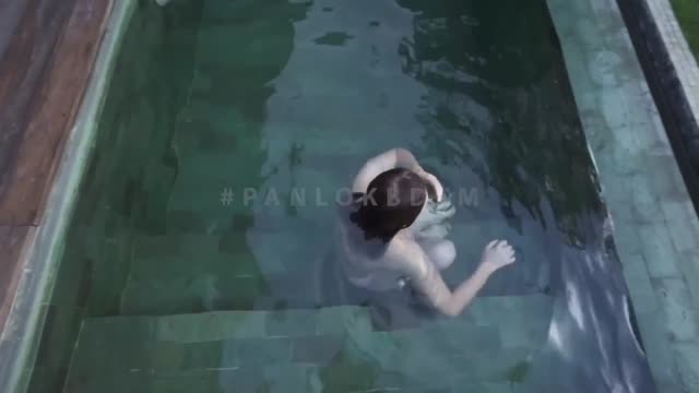 Ngentot di Kolam Renang Villa