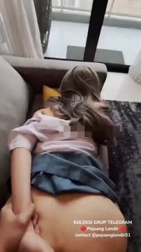 ✓ pulang skolah temanin pak guru nginep di hotel masih pakai seragam