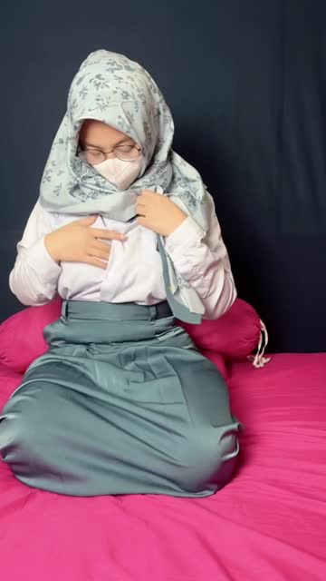 Pelajar SMA pulang sekolah sange berat berujung masturbasi sampai muncrat ekstrim.mp4