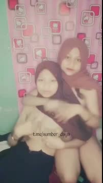 dua jilbab pamer susu di tiktok  – PEMERSATUDOTFUN-dua jilbab pamer hijab jilbab esempeh esemah remastetek nyusu paizuri senyum pamerbadan tarian menari funny tiktok susu d