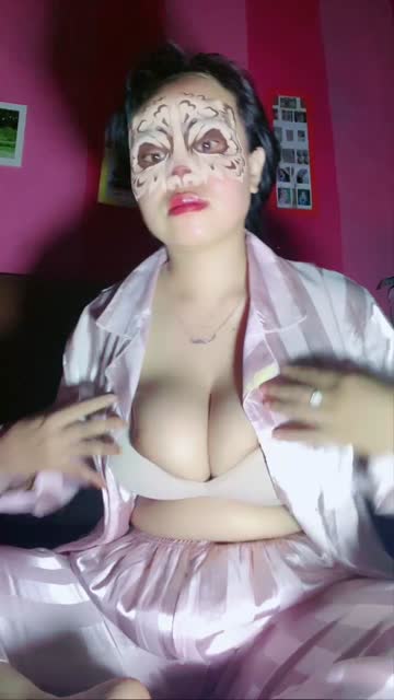 Tante Mutia : Kecil kok punya tante, ga kayak k!Mcil jaman sekarang tuhh..
