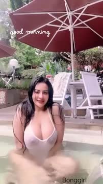 Neysa Alina kolam renang