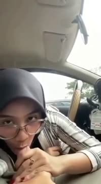 Hijab Cantik Lagi Periksa Gigi Pake Kont0L di Mobil.mp4