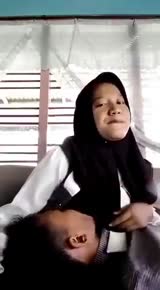qDaBn-Bokep_Indo_Bocah_SMP_Jilbab_Nyusui_Pacar___Asupanbokep.mp4