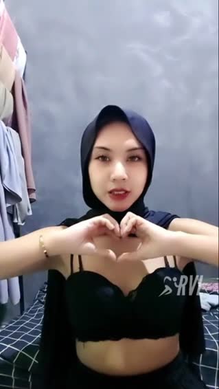 Kiki Butterfly show buka baju (1).mp4