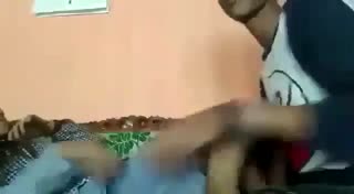 Anak sma pulang sekolah di grepe pacar di sofa - DoodStream
