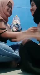 Duo_hijab_sedang_lesbiola.mp4.mp4